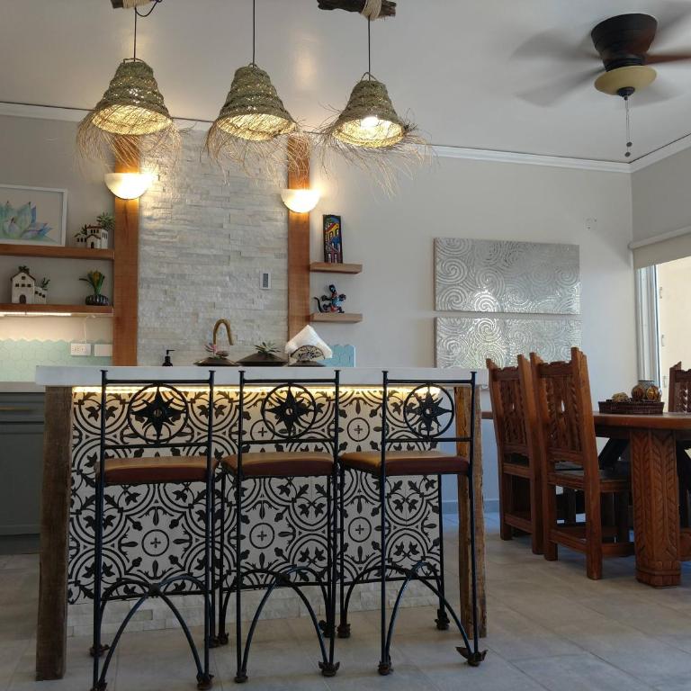 Costa Azul Oceanfront Condo wViews, Surf, Swimmable Beach - Apartamento - 7