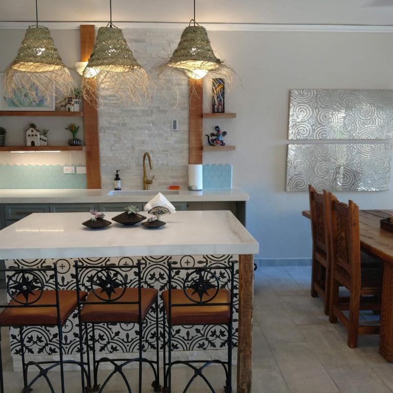 Costa Azul Oceanfront Condo wViews, Surf, Swimmable Beach - Apartamento - 22