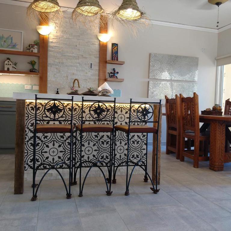 Costa Azul Oceanfront Condo wViews, Surf, Swimmable Beach - Apartamento - 16