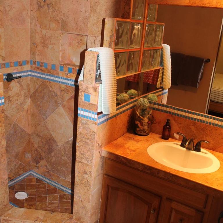 Costa Azul Oceanfront Condo wViews, Surf, Swimmable Beach - Apartamento - 33