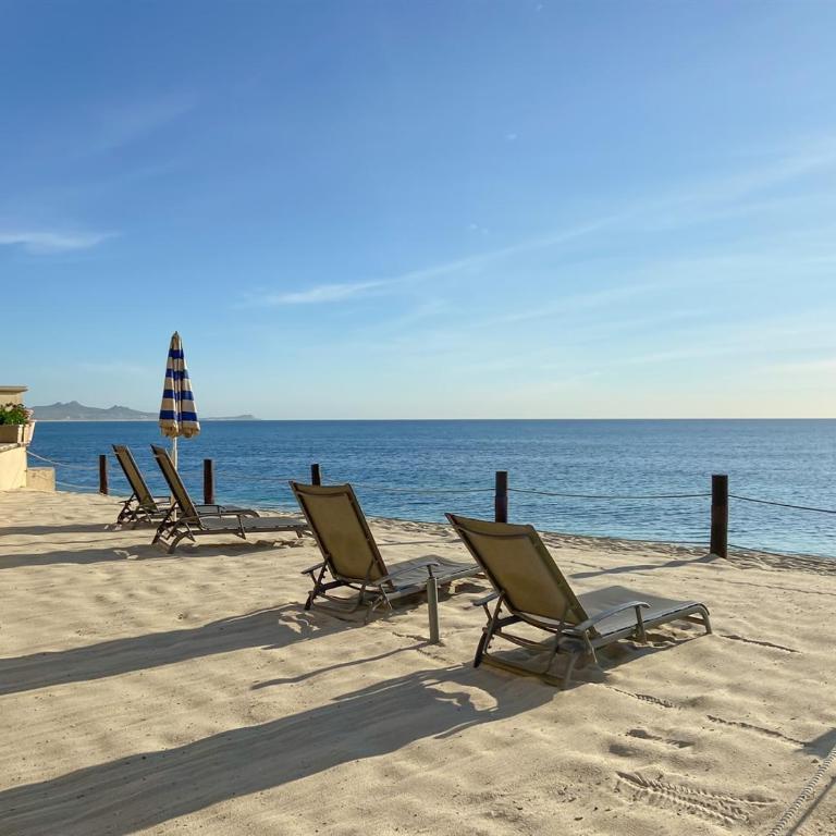 Costa Azul Oceanfront Condo wViews, Surf, Swimmable Beach - Apartamento - 40