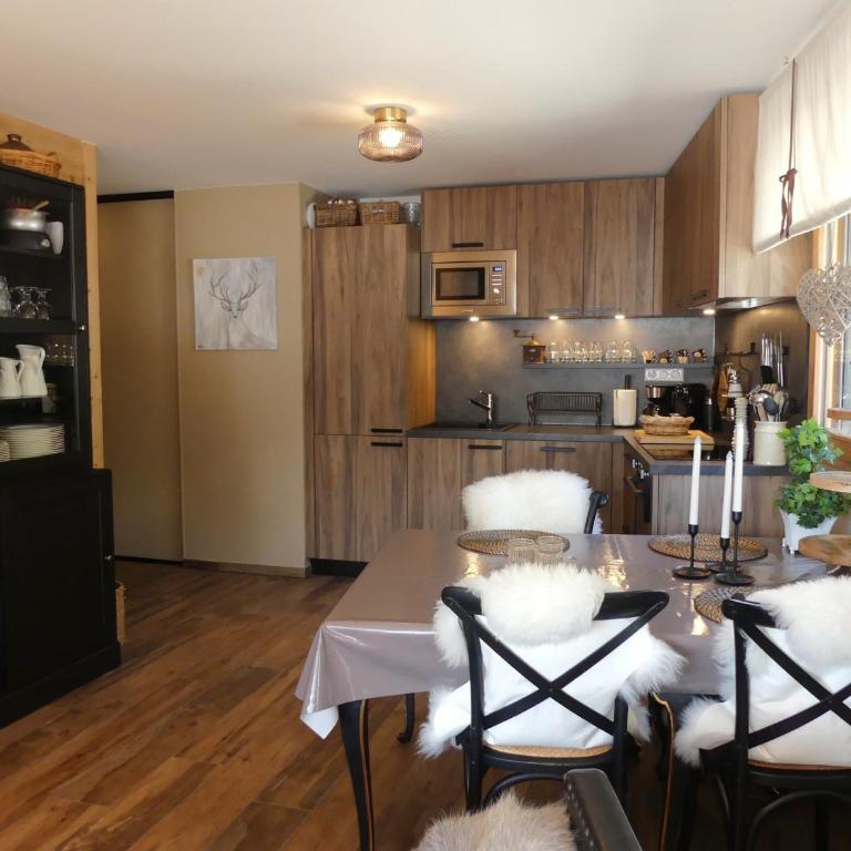 Appartement chaleureux, balcon - 4 pers. - FR-1-906-87 - Appartement - 5