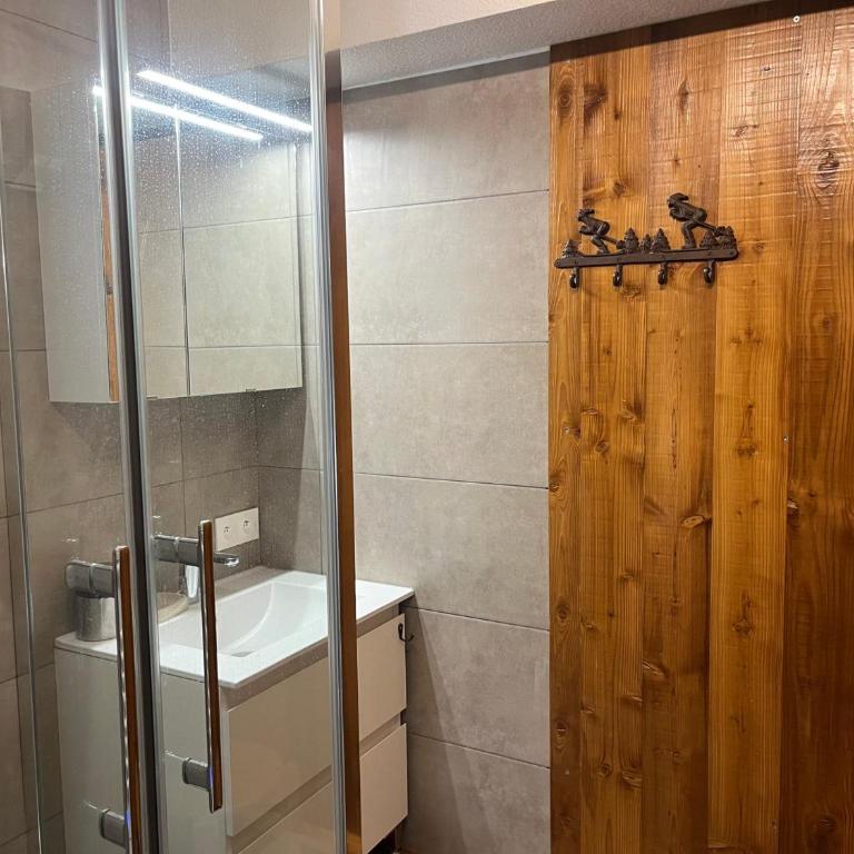 Chalet centre-ville - 8 pers. - FR-1-906-79 - Apartment - 6