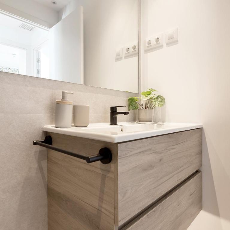 Genteel Home Zabaleta - Two-Bedroom Apartment with Terrace - 14