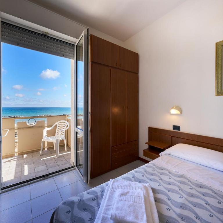 Hotel Atlantic - Camera Tripla con Vista Mare e Accesso Spiaggia - 3