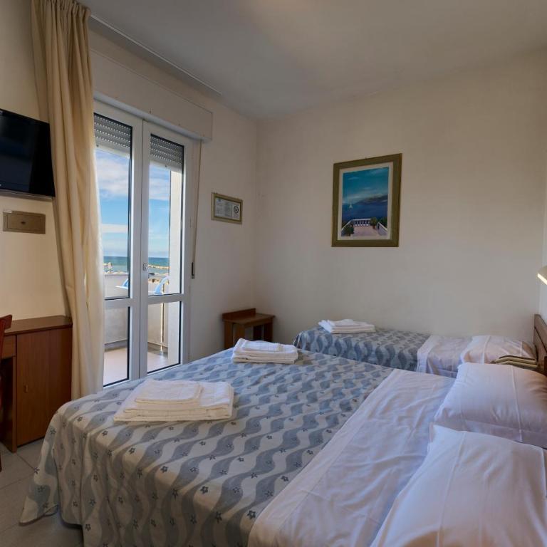 Hotel Atlantic - Camera Tripla con Vista Mare Parziale e Accesso Spiaggia - 2
