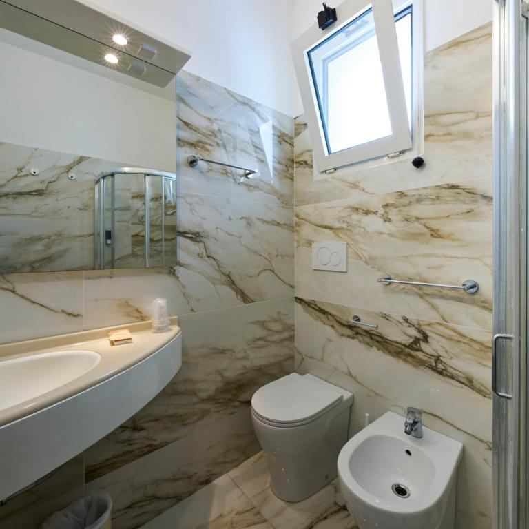 Hotel Atlantic - Camera Matrimoniale con Balcone e Accesso Spiaggia - 1