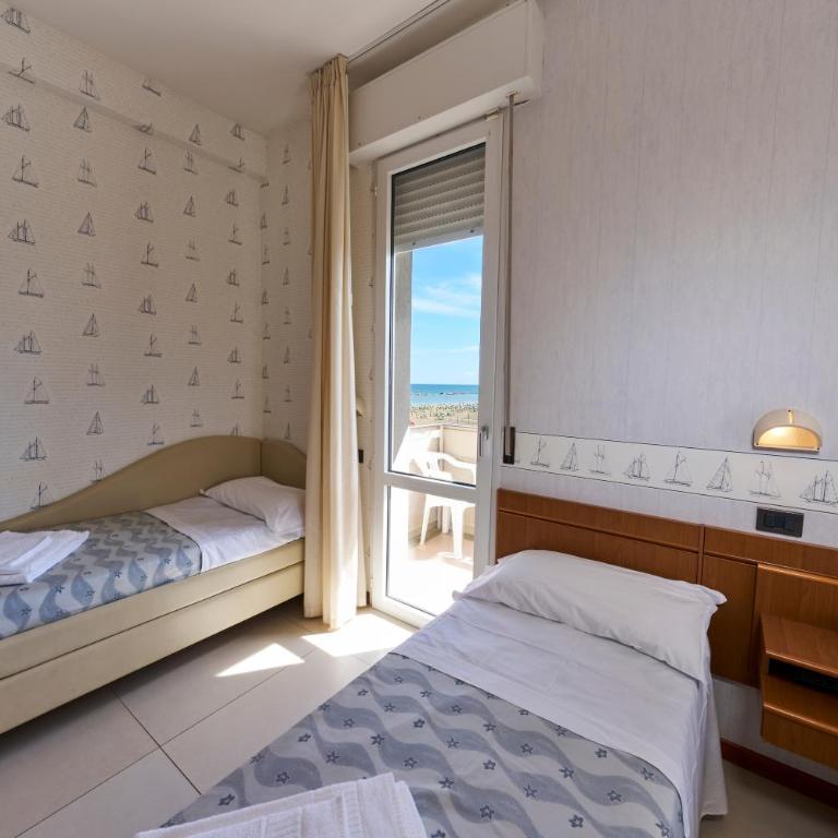 Hotel Atlantic - Camera Quadrupla con Vista Mare e Accesso Spiaggia - 3