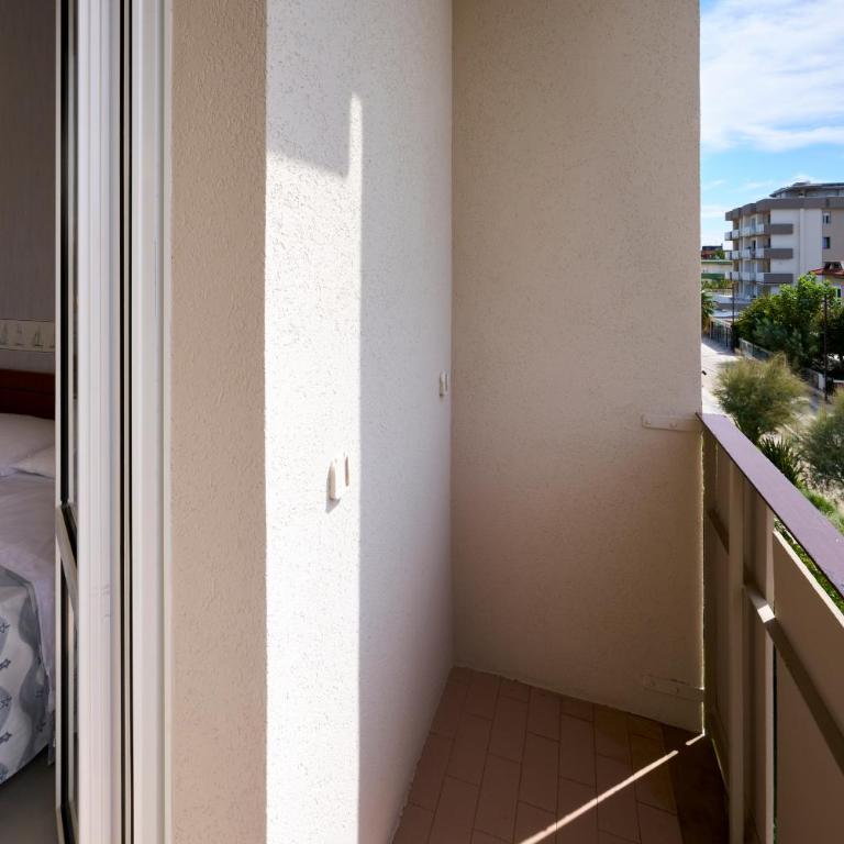 Hotel Atlantic - Camera Matrimoniale con Balcone e Accesso Spiaggia - 3