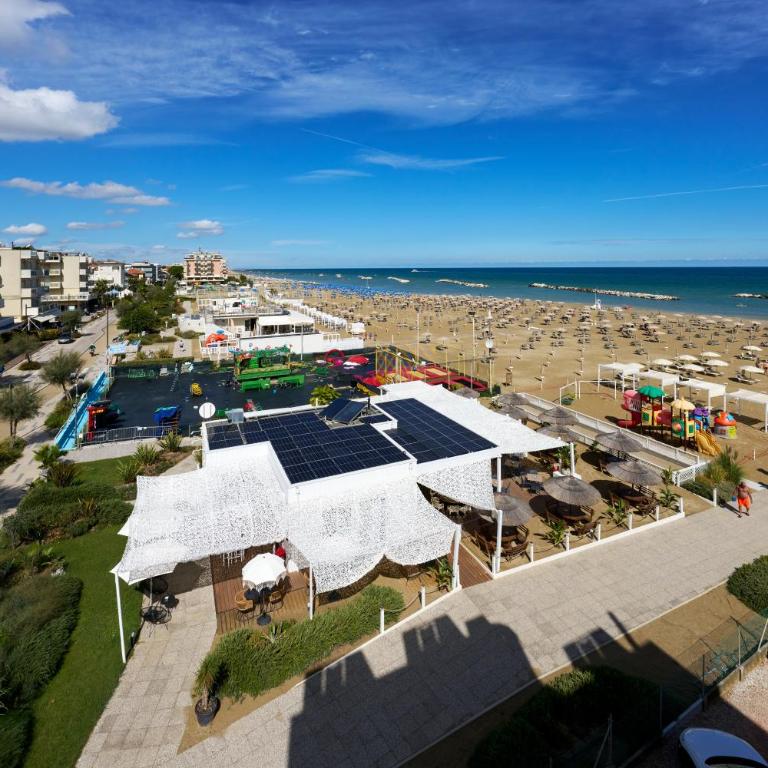 Hotel Atlantic - Camera Tripla con Vista Mare Parziale e Accesso Spiaggia - 4
