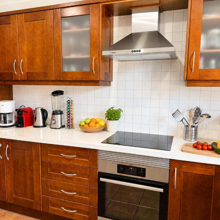 Take It EaSea - Three-Bedroom Apartment - 97