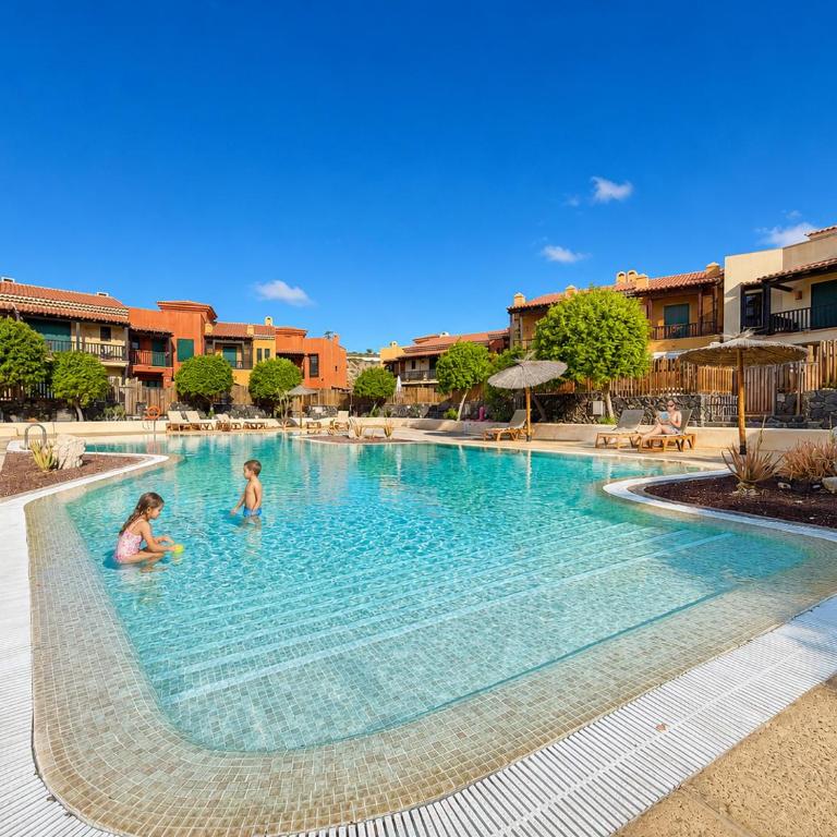 Take It EaSea - Three-Bedroom Apartment - 98