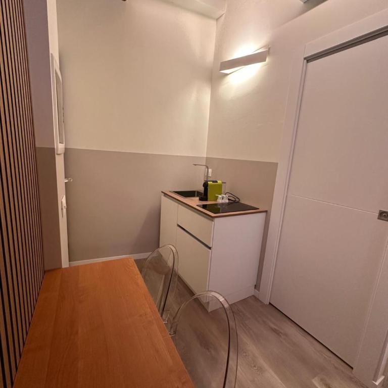 The Stylish Flat - Modena Adriano - Room #1735031702 - 8