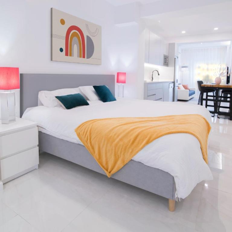SleekLofts by City of Arts - King Studio with Sofa Bed - 7