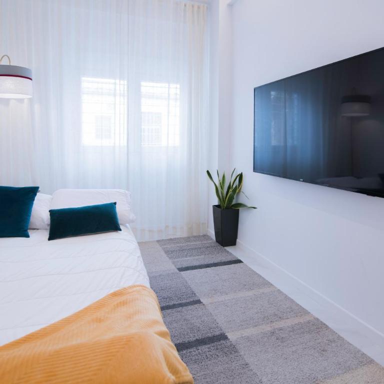 SleekLofts by City of Arts - King Studio with Sofa Bed - 10