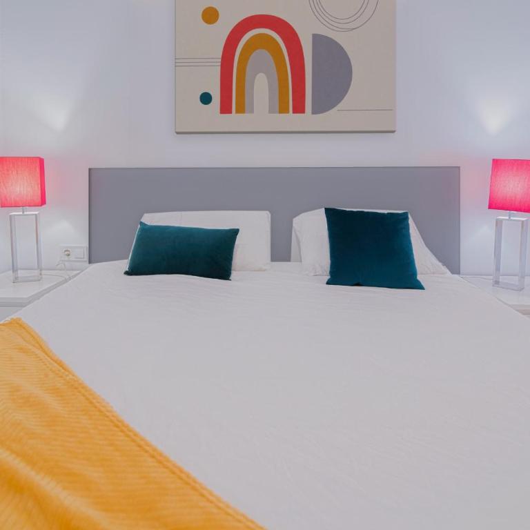 SleekLofts by City of Arts - King Studio with Sofa Bed - 3