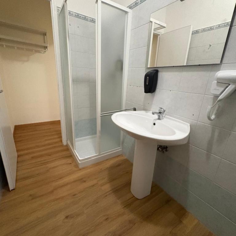 Eva Suites - Camera Matrimoniale con Bagno Privato - 2