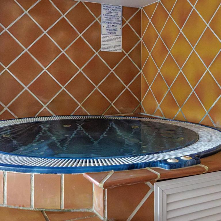 Estepona Resort Apartment with Spa and Tennis - Two-Bedroom Apartment - 19