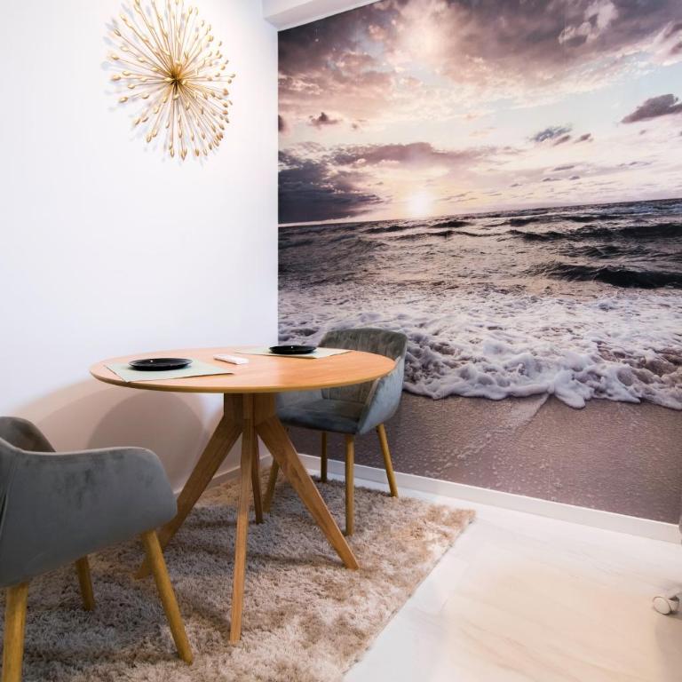 SleekLofts by City of Arts - Queen Studio - 13