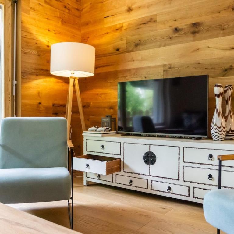 Contemporary Alpine 2-Bedroom Apartment - Room #1735133601 - 1