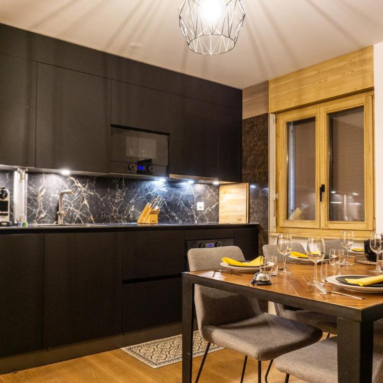Contemporary Alpine 2-Bedroom Apartment - Room #1735133601 - 11