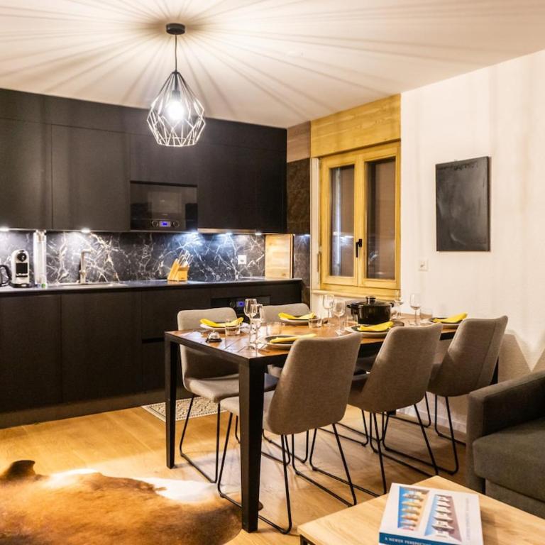 Contemporary Alpine 2-Bedroom Apartment - Room #1735133601 - 14