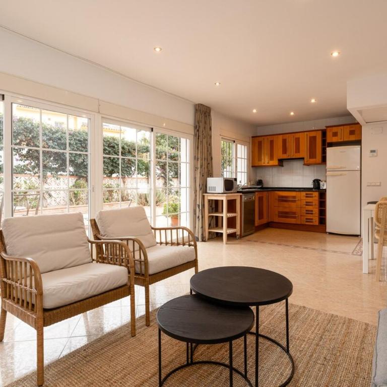Charming two bedroom house close to the sea - Casa - 1