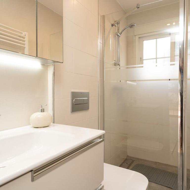 Charming two bedroom house close to the sea - Casa - 10