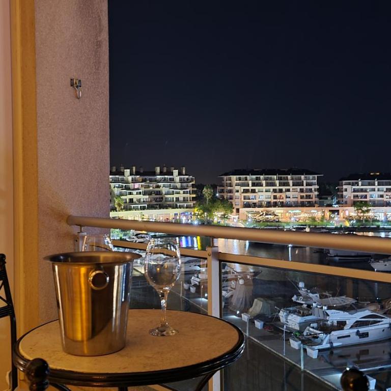 Nordelta Bahía Grande con Cochera Cubierta - Apartamento de 1 dormitorio con balcón y vistas al agua - 13