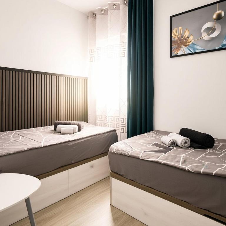 ICON Beach Apartment - 1 Min to Beach & Free Garage - Three-Bedroom Apartment - 15
