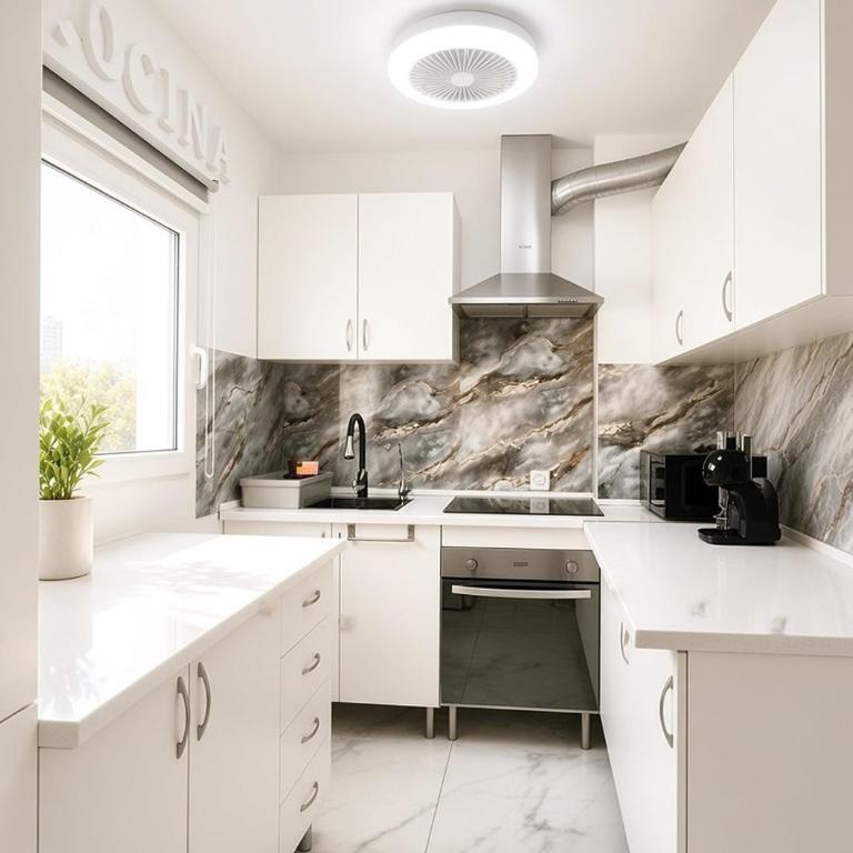 ICON Beach Apartment - 1 Min to Beach & Free Garage - Three-Bedroom Apartment - 7