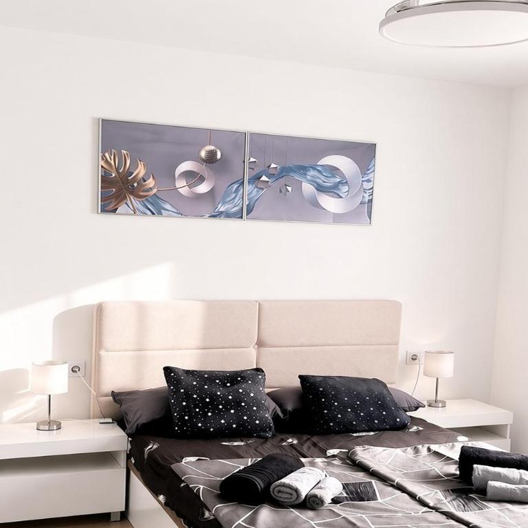 ICON Beach Apartment - 1 Min to Beach & Free Garage - Three-Bedroom Apartment - 8