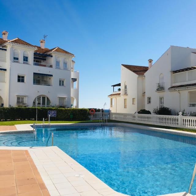 Modern 2-bed 2-bathroom by the pool Las Fuentes de Nerja - Apartamento - 25