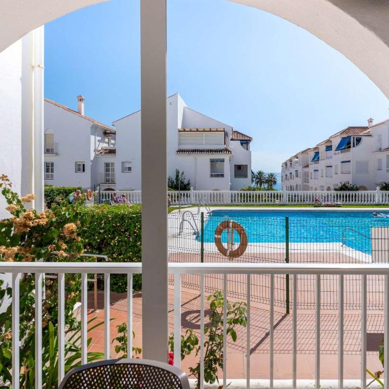 Modern 2-bed 2-bathroom by the pool Las Fuentes de Nerja - Apartamento - 3