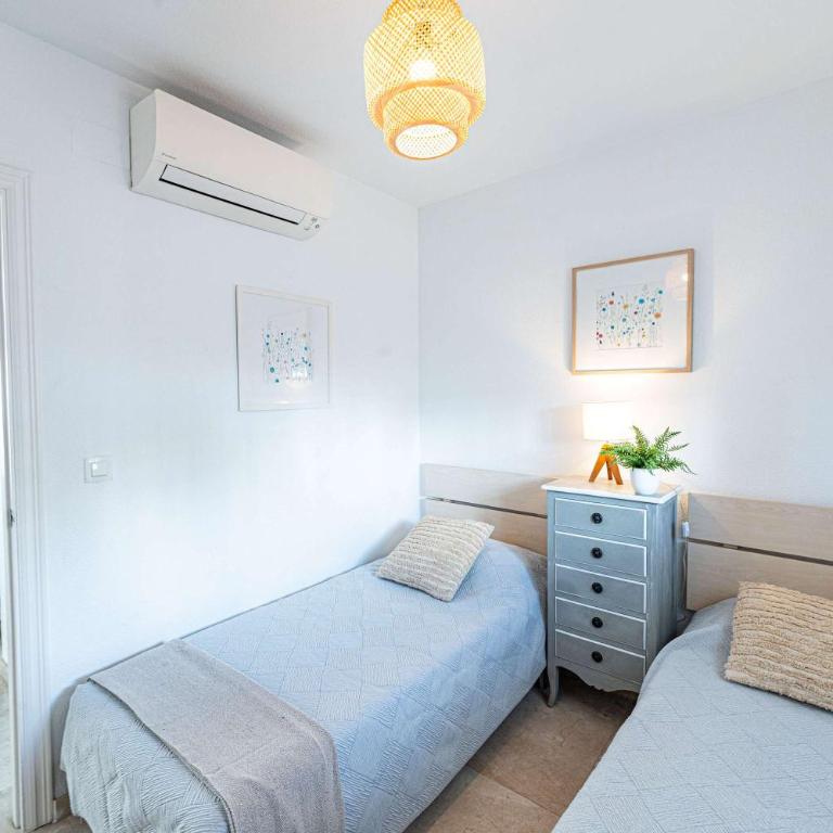 Modern 2-bed 2-bathroom by the pool Las Fuentes de Nerja - Apartamento - 13