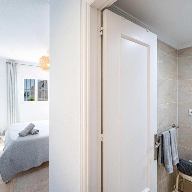 Modern 2-bed 2-bathroom by the pool Las Fuentes de Nerja - Apartamento - 16