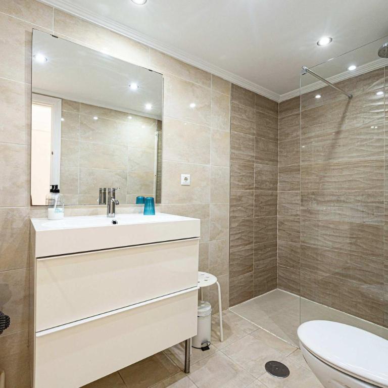 Modern 2-bed 2-bathroom by the pool Las Fuentes de Nerja - Apartamento - 18