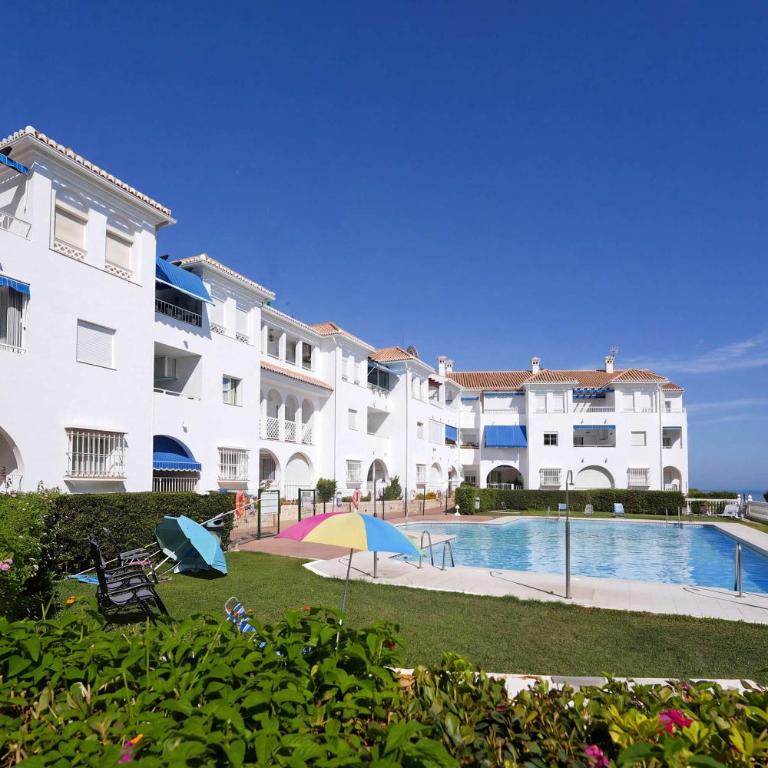 Modern 2-bed 2-bathroom by the pool Las Fuentes de Nerja - Apartamento - 20