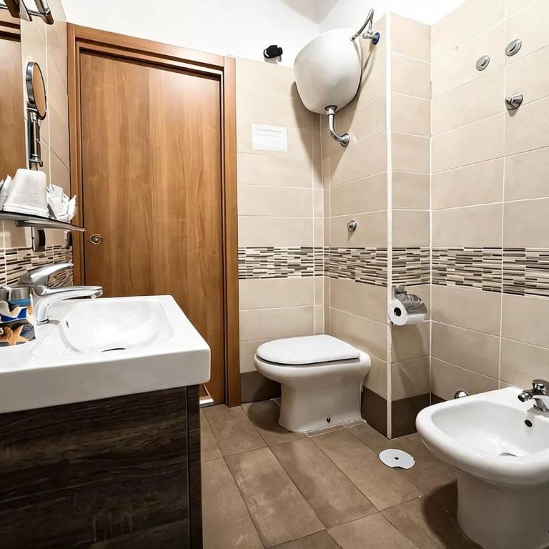 Donn'Anna Suite - Comfort Quadruple Room - 3