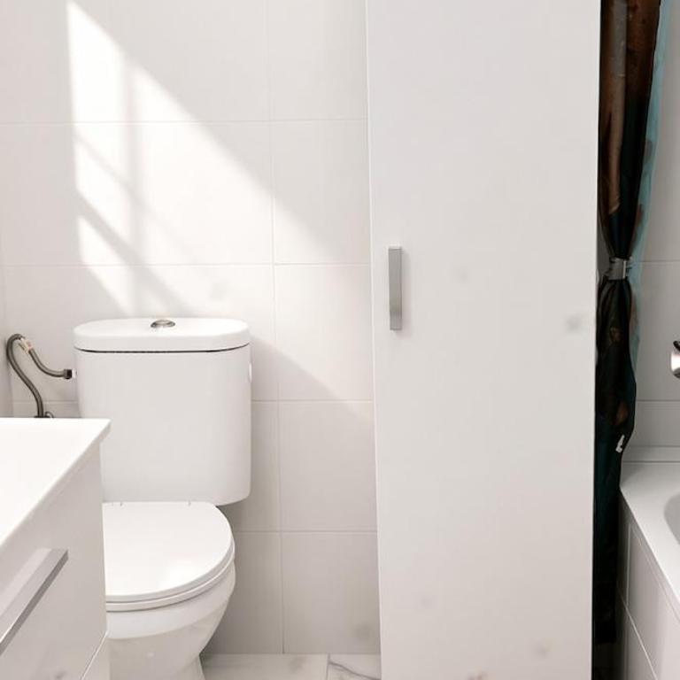 ICON Beach Apartment - 1 Min to Beach & Free Garage - Three-Bedroom Apartment - 1