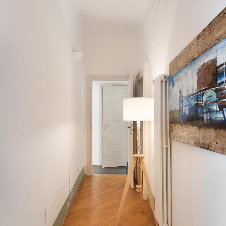 Volturno Apartments Rome Termini - Deluxe Studio mit Kingsize-Bett - 2