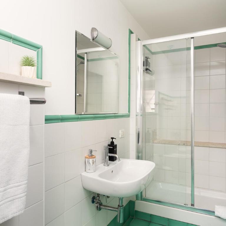 Volturno Apartments Rome Termini - Deluxe Studio mit Kingsize-Bett - 5