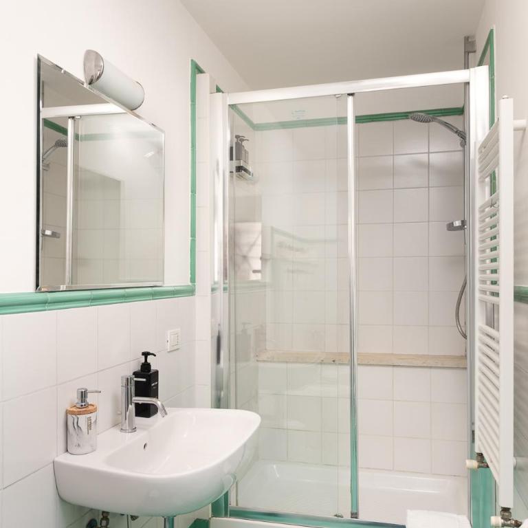 Volturno Apartments Rome Termini - Deluxe Studio mit Kingsize-Bett - 7