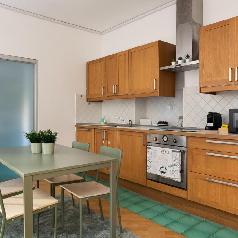 Volturno Apartments Rome Termini - Deluxe Studio mit Kingsize-Bett - 9