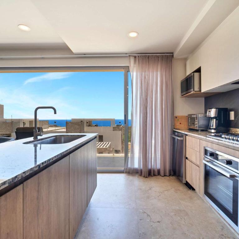 Marvelous Brand New 2 BR Condo - Pool with Ocean Views - Casa - 7