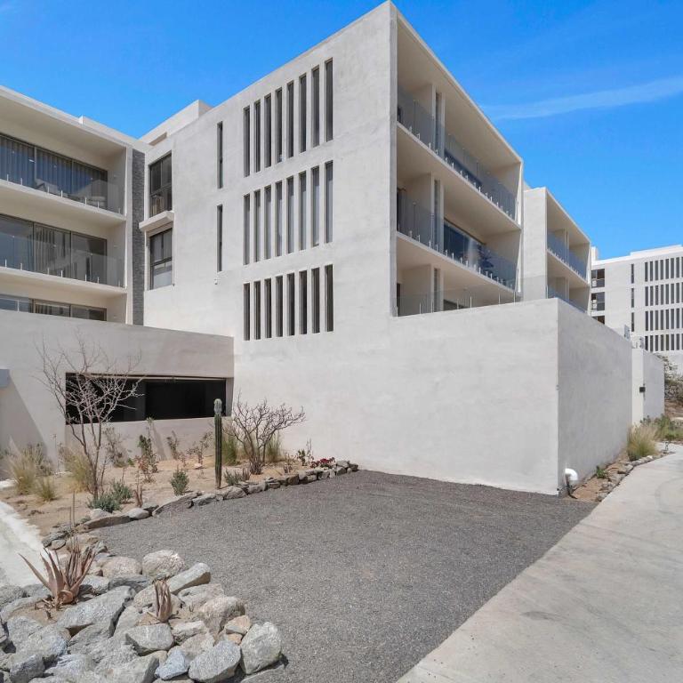 Marvelous Brand New 2 BR Condo - Pool with Ocean Views - Casa - 23