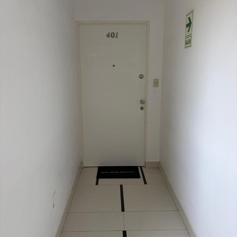 Amplio departamento con vista al parque San Isidro Lince - Apartamento de 3 dormitorios - 8