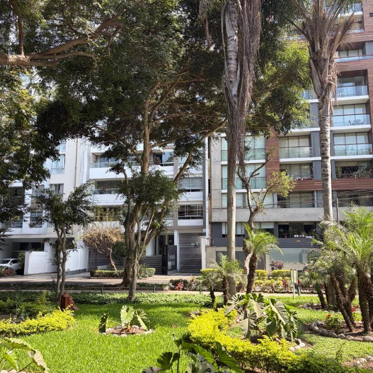 Amplio departamento con vista al parque San Isidro Lince - Apartamento de 3 dormitorios - 27
