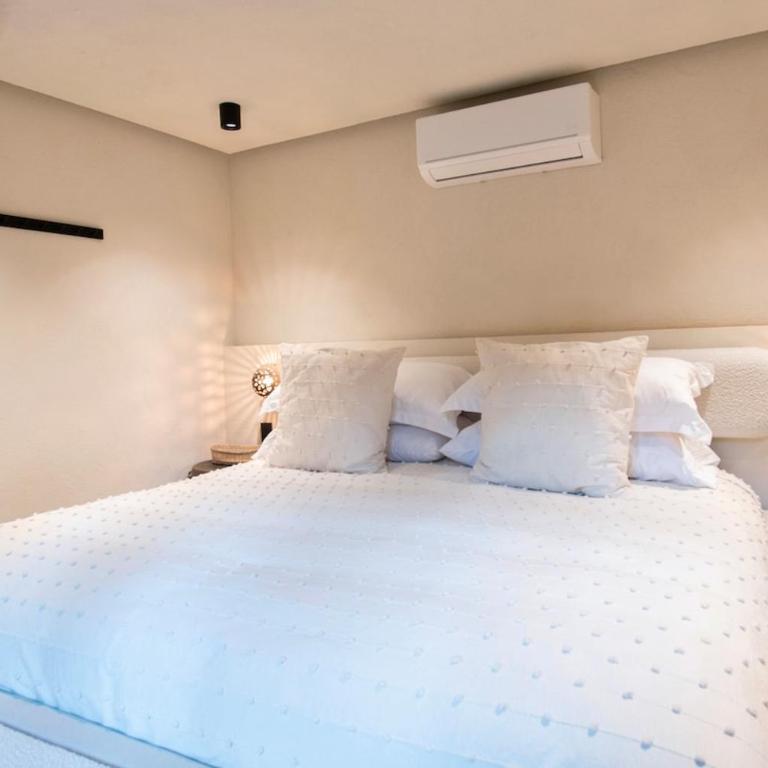 Artisan Home, 7 Bedrooms, AC, Rooftop View - Apartment - 14