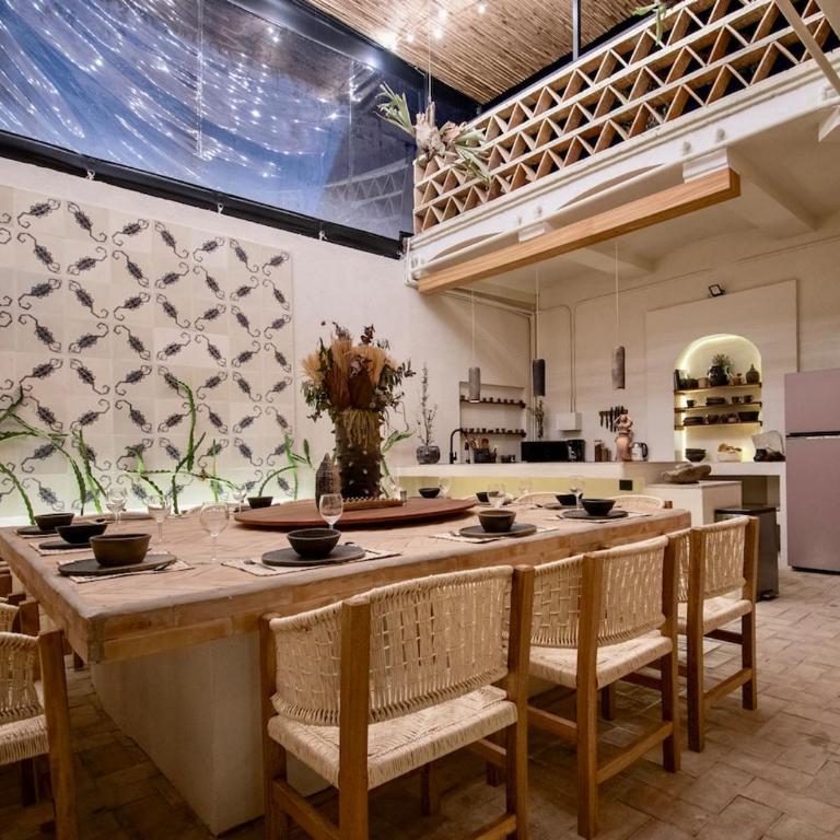 Artisan Home, 7 Bedrooms, AC, Rooftop View - Apartment - 21